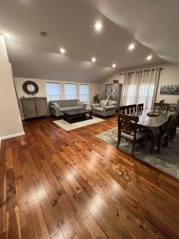 35 Glen Cir, Waltham, MA 02451
