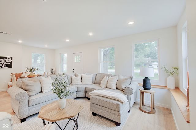 67 S Tresslar Avenue, Bargersville, IN 46106