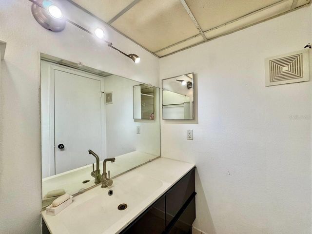 11703 RAINTREE VILLAGE BOULEVARD C, Tampa, FL 33617