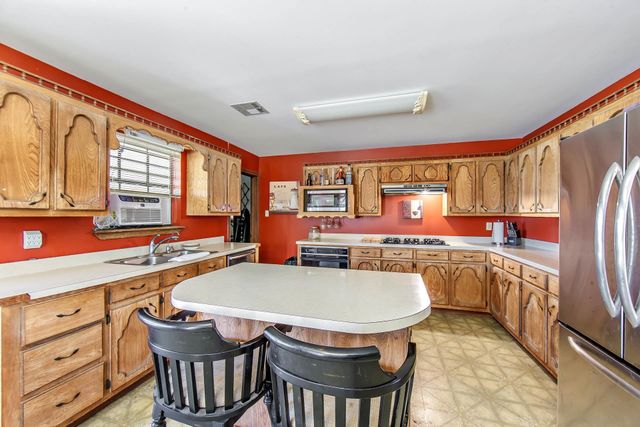 4297 Bayou Black Dr, Houma, LA 70360