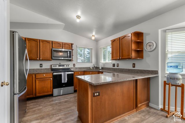 2615 W SILVER CREEK DR, Riverton, UT 84065