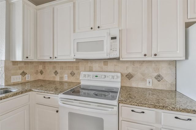 43 Alderon Woods Place, The Woodlands, TX 77382