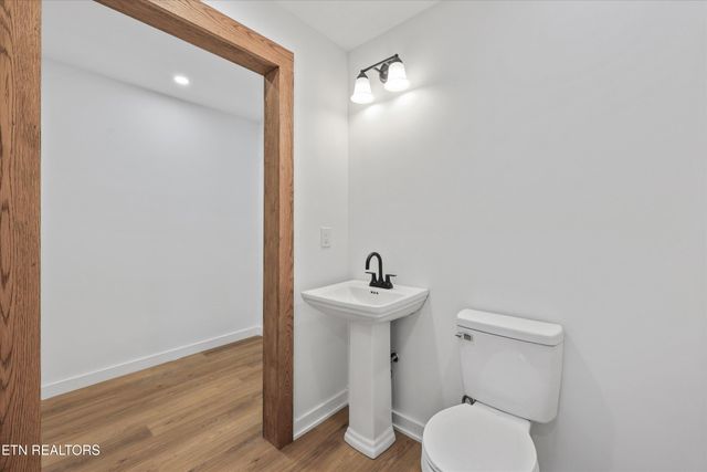 2737 Washington Pike, Knoxville, TN 37917