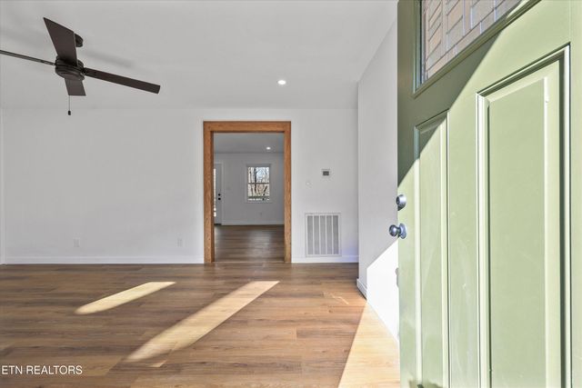 2737 Washington Pike, Knoxville, TN 37917