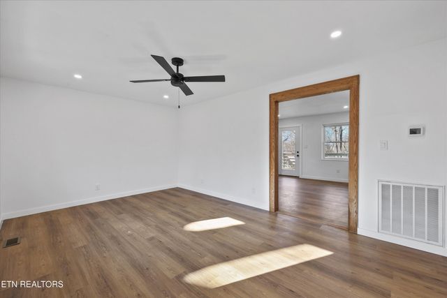 2737 Washington Pike, Knoxville, TN 37917