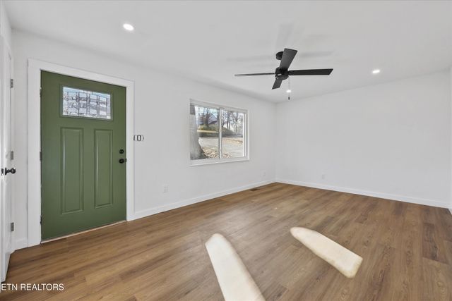 2737 Washington Pike, Knoxville, TN 37917