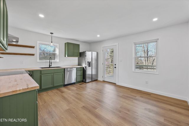 2737 Washington Pike, Knoxville, TN 37917