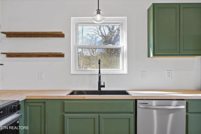 2737 Washington Pike, Knoxville, TN 37917