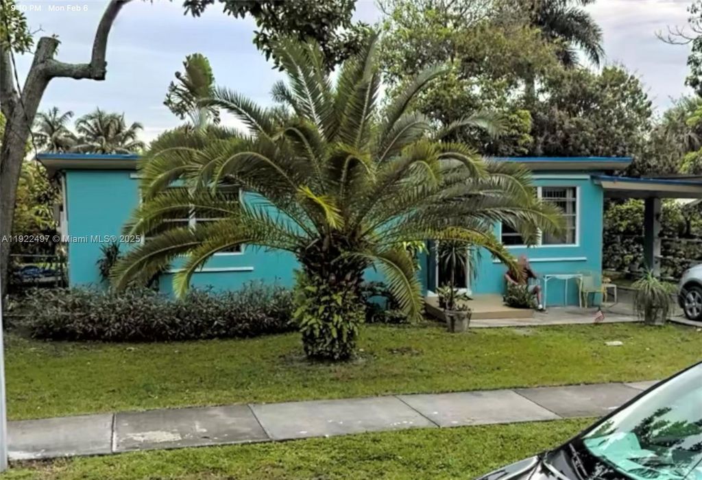 209 SW 5th St, Hallandale Beach, FL 33009