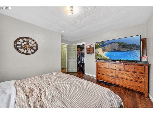 3058 Ne FOLLETT St, Roseburg, OR 97470