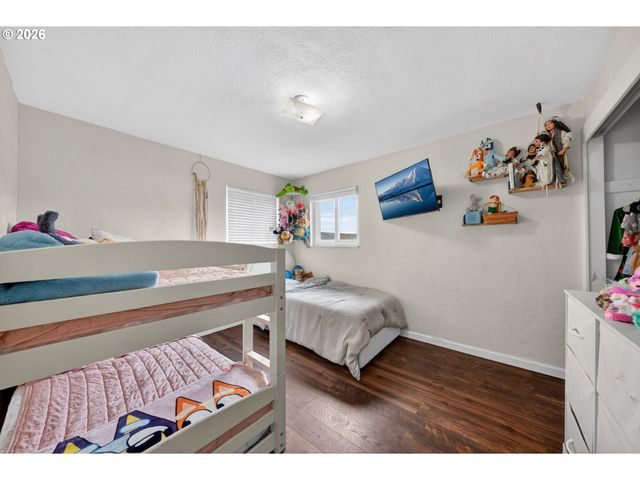 3058 Ne FOLLETT St, Roseburg, OR 97470