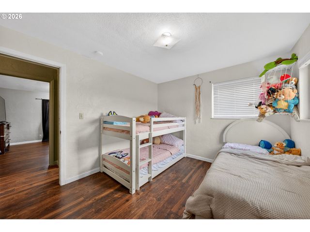 3058 Ne FOLLETT St, Roseburg, OR 97470