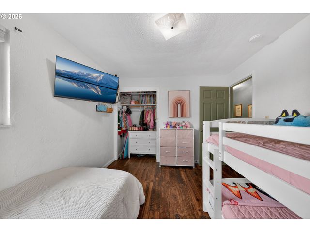 3058 Ne FOLLETT St, Roseburg, OR 97470