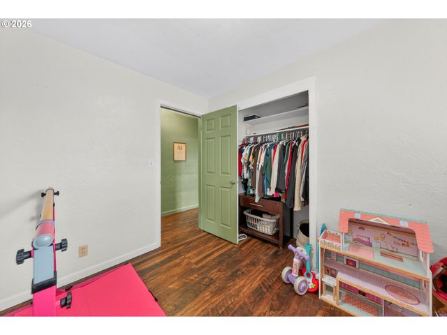 3058 Ne FOLLETT St, Roseburg, OR 97470