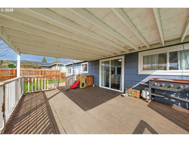 3058 Ne FOLLETT St, Roseburg, OR 97470