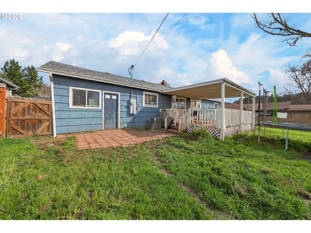 3058 Ne FOLLETT St, Roseburg, OR 97470