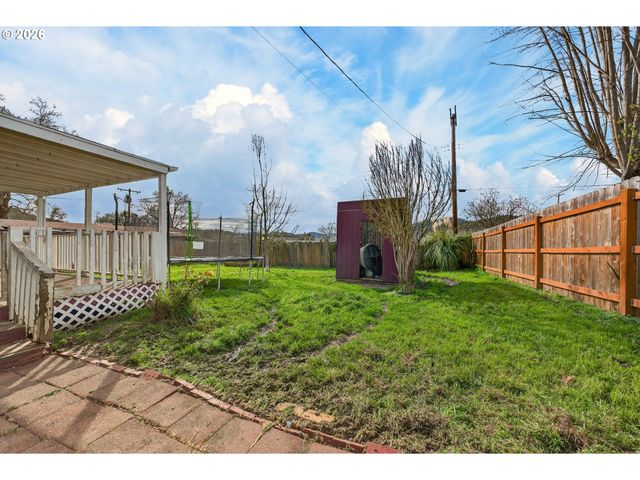 3058 Ne FOLLETT St, Roseburg, OR 97470