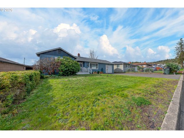 3058 Ne FOLLETT St, Roseburg, OR 97470