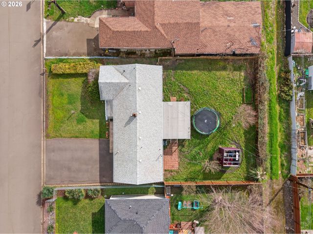 3058 Ne FOLLETT St, Roseburg, OR 97470