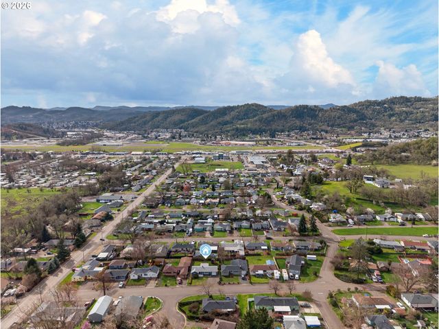 3058 Ne FOLLETT St, Roseburg, OR 97470