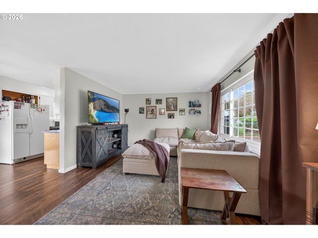 3058 Ne FOLLETT St, Roseburg, OR 97470