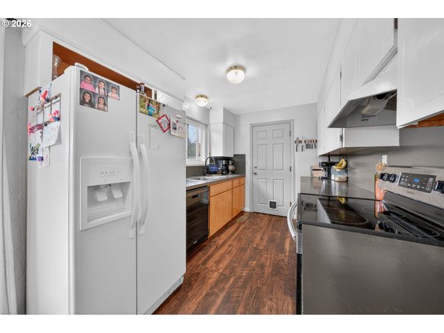 3058 Ne FOLLETT St, Roseburg, OR 97470