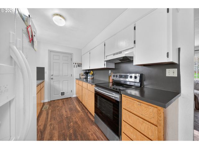 3058 Ne FOLLETT St, Roseburg, OR 97470