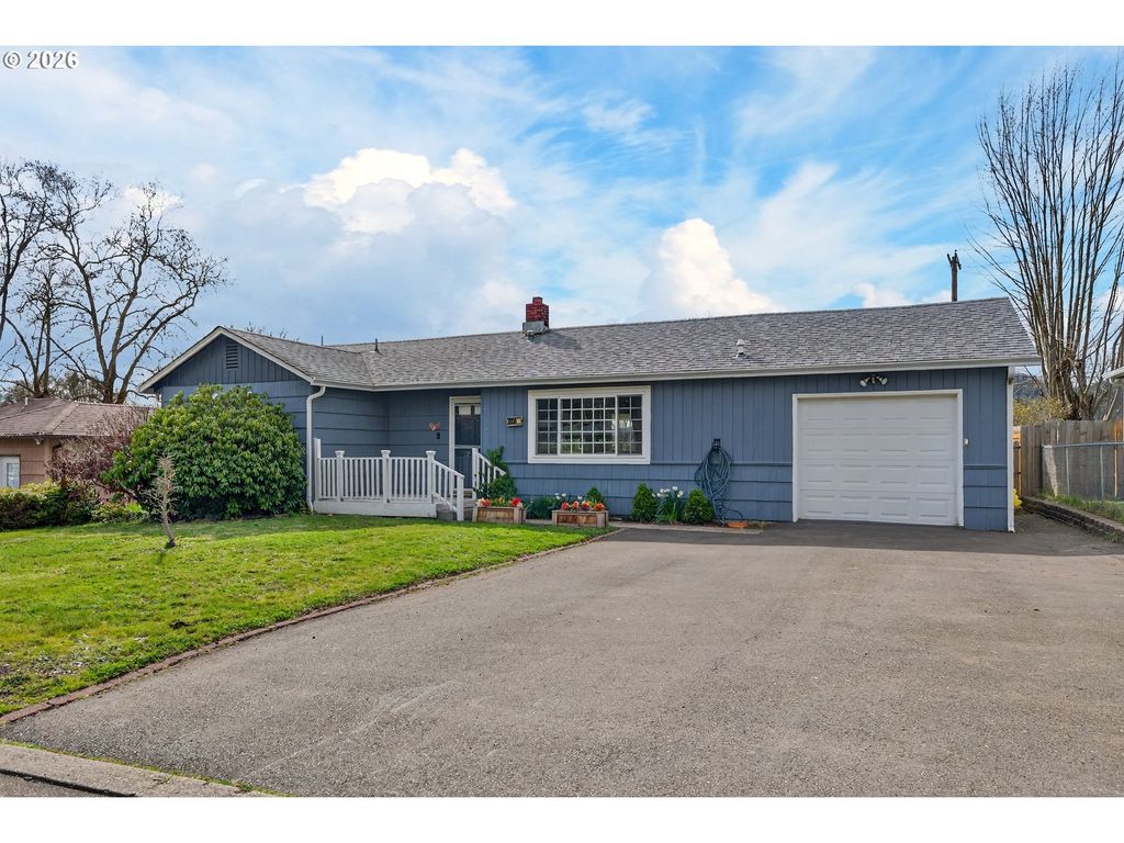 3058 Ne FOLLETT St, Roseburg, OR 97470