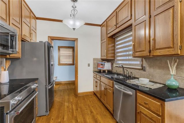 240 E 30th Street, Kansas City, MO 64108