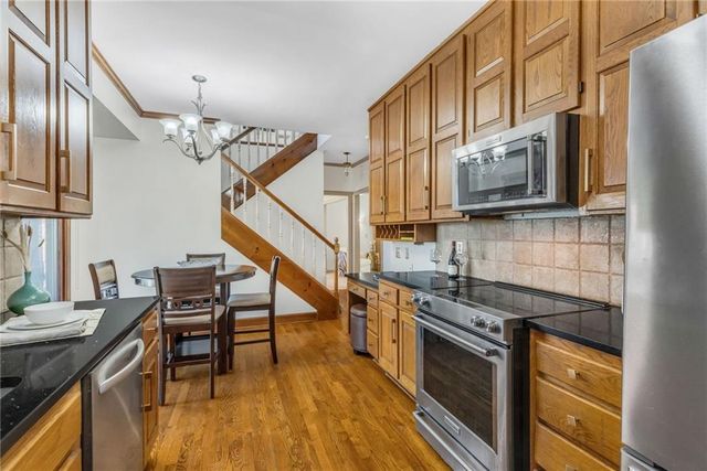 240 E 30th Street, Kansas City, MO 64108