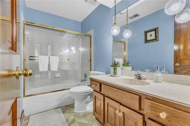 240 E 30th Street, Kansas City, MO 64108