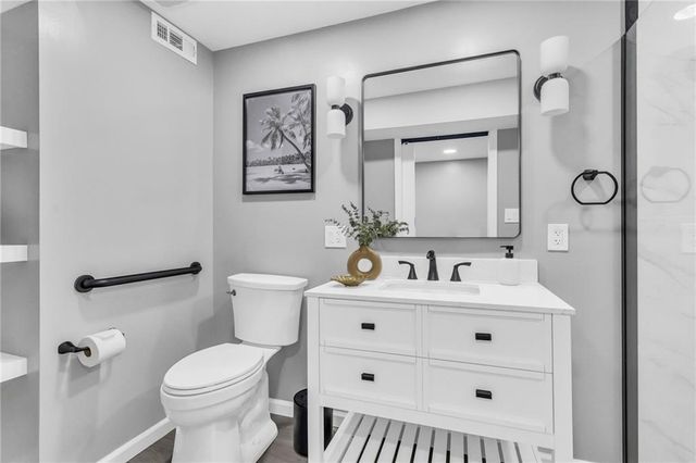 240 E 30th Street, Kansas City, MO 64108