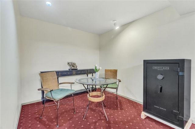 240 E 30th Street, Kansas City, MO 64108