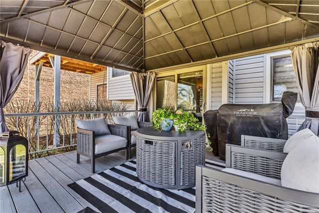 240 E 30th Street, Kansas City, MO 64108