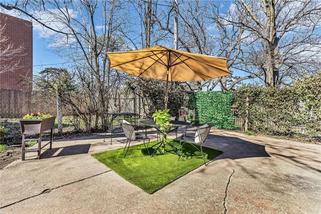 240 E 30th Street, Kansas City, MO 64108