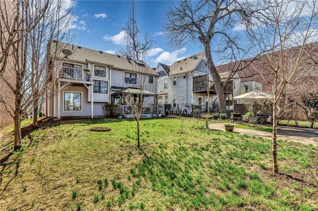 240 E 30th Street, Kansas City, MO 64108