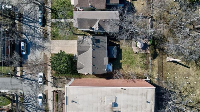 240 E 30th Street, Kansas City, MO 64108