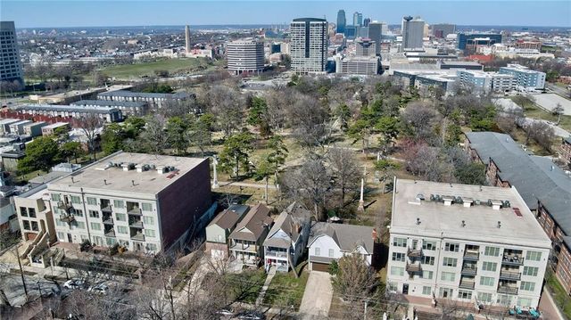 240 E 30th Street, Kansas City, MO 64108