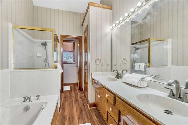 240 E 30th Street, Kansas City, MO 64108