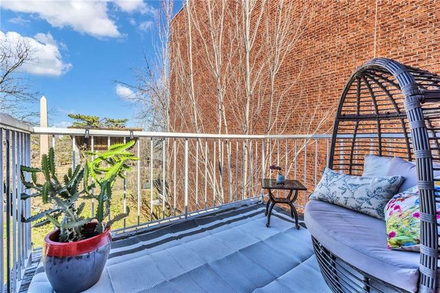 240 E 30th Street, Kansas City, MO 64108