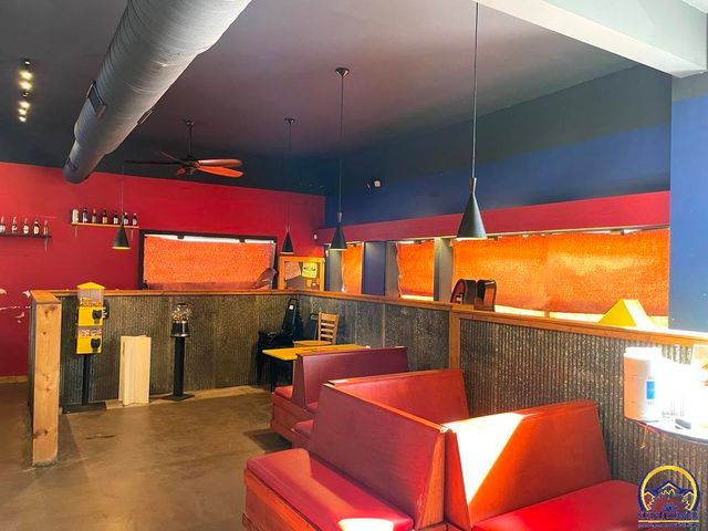 2614 SW 17th ST, Topeka, KS 66604