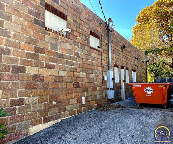 2614 SW 17th ST, Topeka, KS 66604