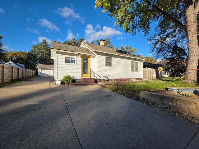 214 18th Street W, Hastings, MN 55033