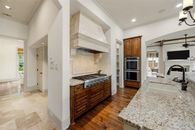 735 Timber Hill Drive, Hedwig Village, TX 77024