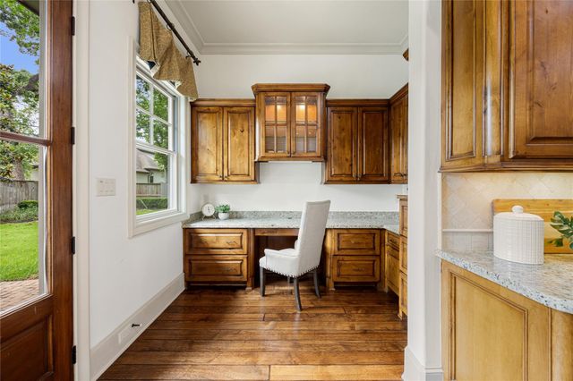 735 Timber Hill Drive, Hedwig Village, TX 77024