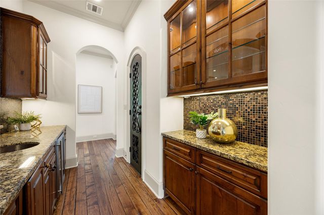 735 Timber Hill Drive, Hedwig Village, TX 77024