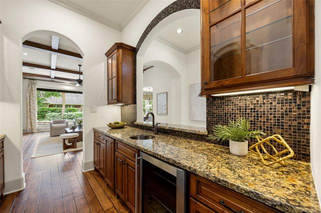 735 Timber Hill Drive, Hedwig Village, TX 77024