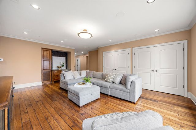 735 Timber Hill Drive, Hedwig Village, TX 77024