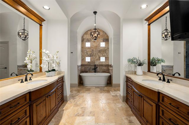 735 Timber Hill Drive, Hedwig Village, TX 77024