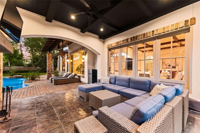 735 Timber Hill Drive, Hedwig Village, TX 77024